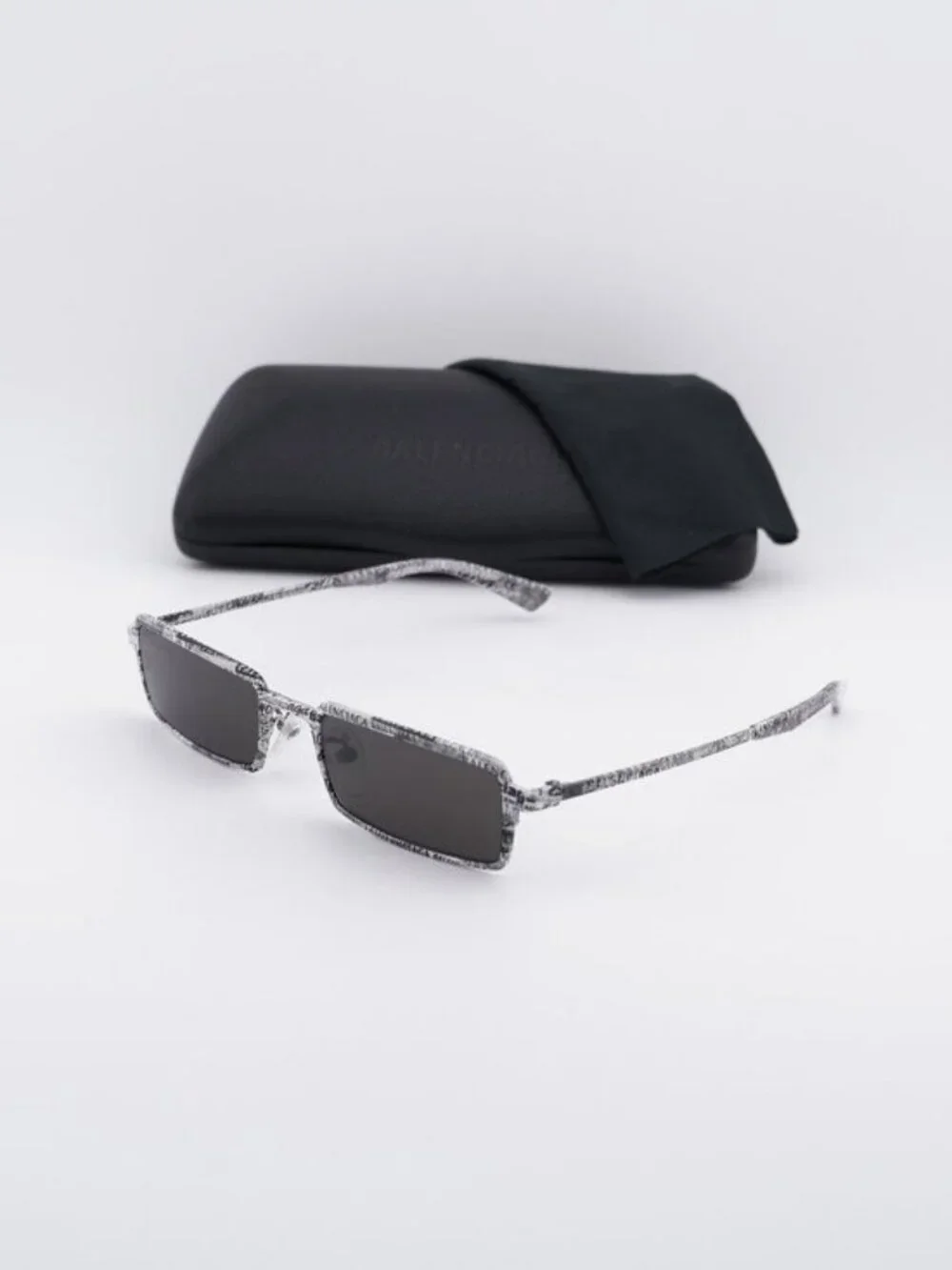 Balenciaga model bb0082s